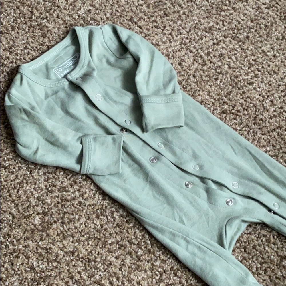 3-6 month lovedbaby button footie